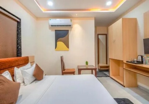 FabHotel Amrit Inn