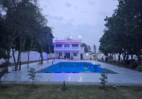 Paradise Gomti Pool