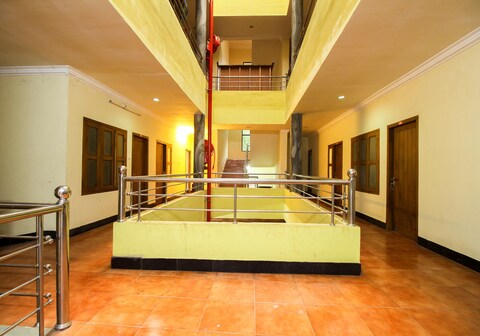 SPOT ON Mukkam Tourist Home