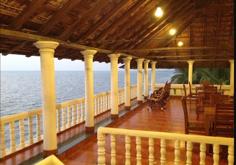 Cherai Onetree Retreat | Rooms in a Villa