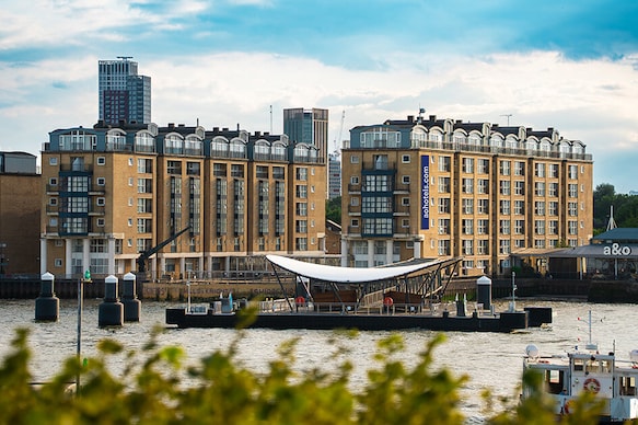 a&o London Docklands Riverside
