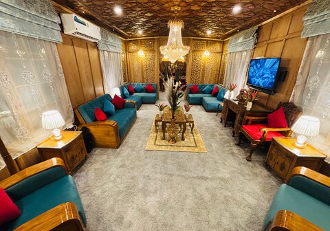 Shabistan Premium Houseboats