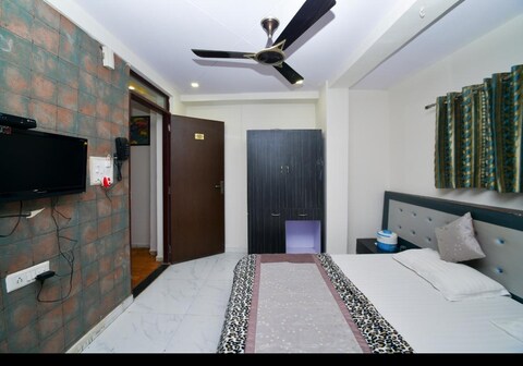 Hotel Pramukh Palace