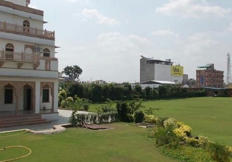 Hotel Amba Haveli and Garden