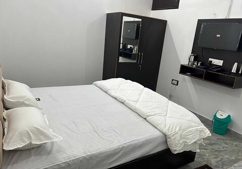 Hotel O by OYO SHRI NARAYANAM