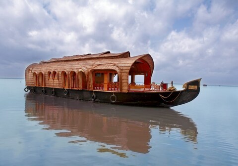 Paradise Trine Houseboat