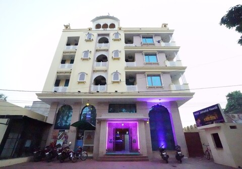 Jal Mahal Haveli Hotel ( Near Jal Mahal )
