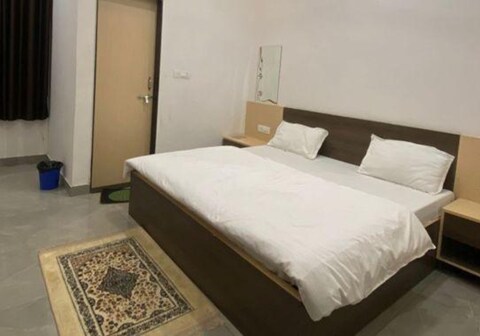 FabHotel Gross inn Suites