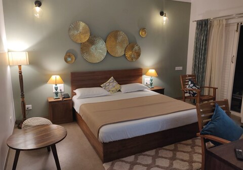 Elegant Holiday Homes | 2 BHK Villa & Rooms