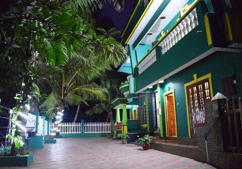 Classy AC Homestay with Goan Cook,Kitchen,Cycle