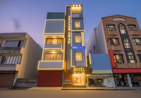 FabHotel Yellow Leaf