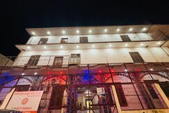 Omji Shri Ram Janki Ashram | 2.5km from Ram Temple, Ayodhya Omji Shri Ram Janki Ashram | 2.5km from Ram Temple, Ayodhya