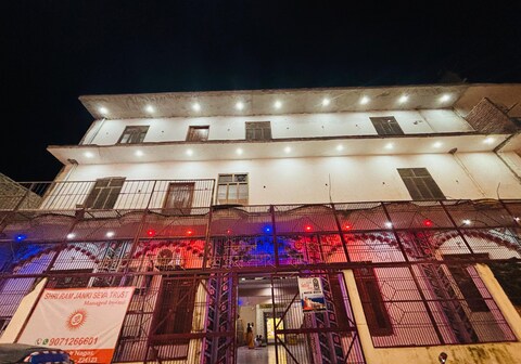 Omji Shri Ram Janki Ashram | 2.5km from Ram Temple