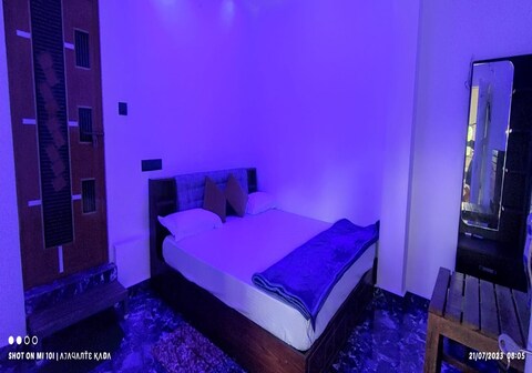 NatureHive Rooms Thekkady