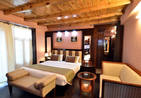 Hotel H K Legacy (walkable distance from Mall Road)