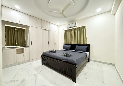 3 Bees Service Apartment 3BHK