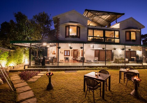 LohonoStays Wakefield Estate