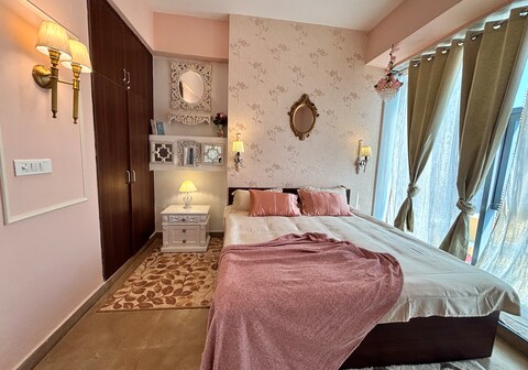 Paris Style Luxe Apartment In The Heart Of Noida