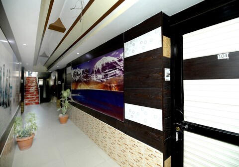 Hotel Brijwasi Palace