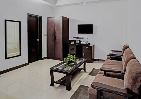 Hotel O Diamond Stays Near ISKCON Temple Noida