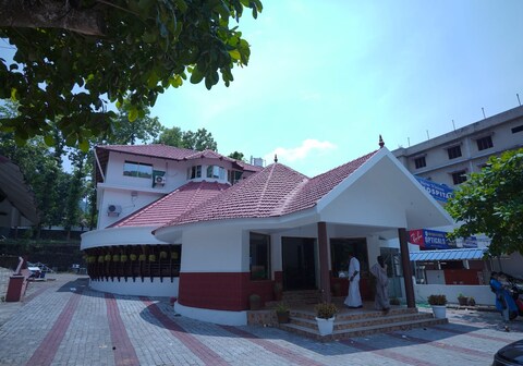 HOTEL VAZHIYORAM Mundakayam