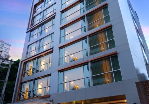 أمورا نيولوكسي هوتل