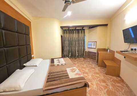 Hotel Ganges Rivera opposite Ganga Ghat