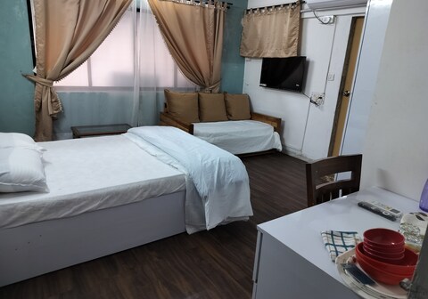 Modern room for 2/4 in Condo/Bungalow Andheri Wst