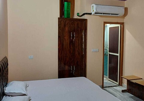 OYO 816887 HOTEL THE PERISON