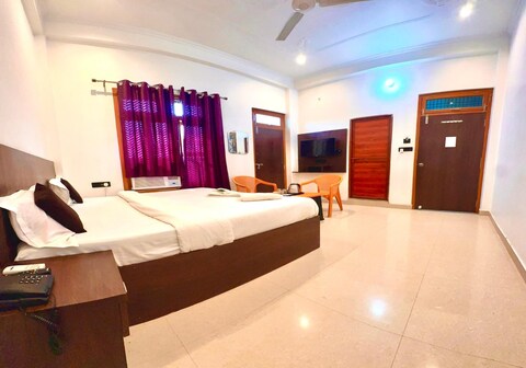 Aparna Palace Ayodhya