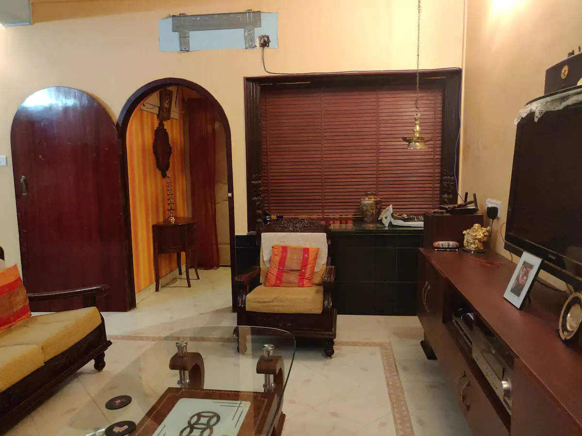 Luxurious Homely Private Room In Posh Locality