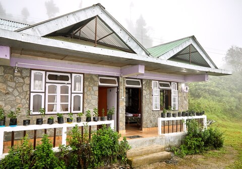 Hill Home Stay Mankhim.