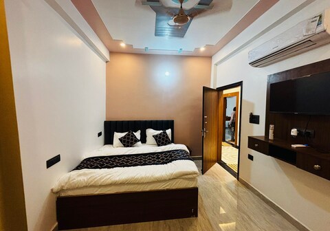 Hotel Awadh Shree Palace Ayodhya