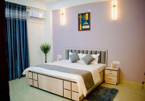 SkyPort Stays With Netflix Wifi Prime Rooftop Jaipur