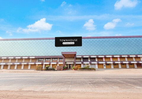 Super Townhouse GIDC Ankleshwar Formerly Studio 60