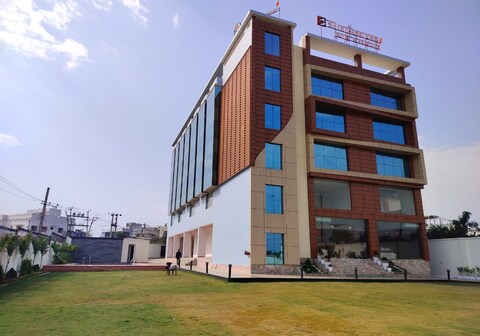 S B International Hotel and Banquet