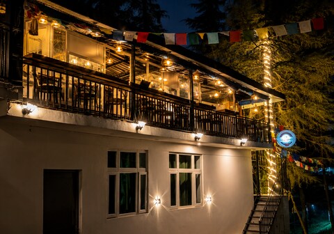 Hogwards Bunks & Cafe | by the Stream