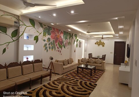 BnBBuddy Stupendous Home In Shalimar Bagh