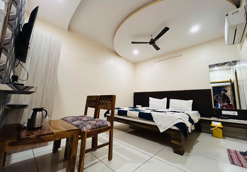 HOTEL RAJ DARBAR INN