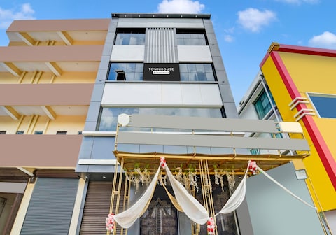 Super Townhouse Anisabad Near Mahavir Sansthan