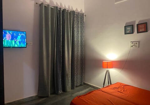 Drippy Hotel and Cafe Marutikunj