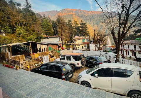 Rahgir Hostel