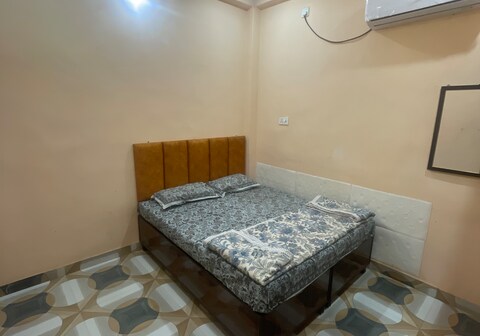 2BHK Near to Assi Ghat 500metr Rooftop Ganga View