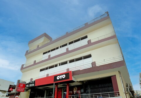 OYO Flagship Hotel The Moon