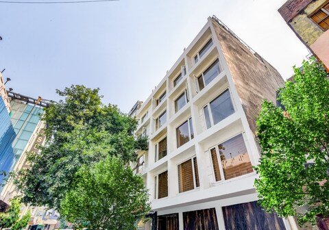 Lord Krishna - Newly Built & 3Mins Walk from Metro