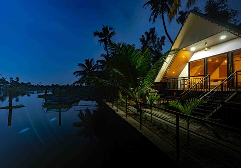 Liara Waterfront Cottage