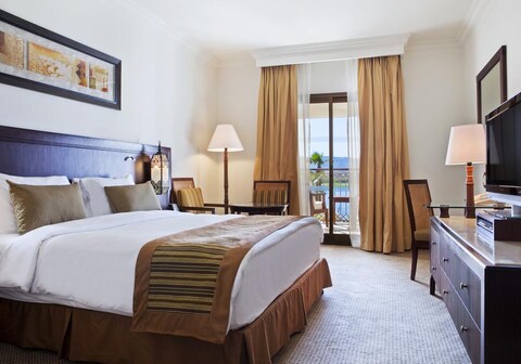 Hilton Luxor Resort & Spa