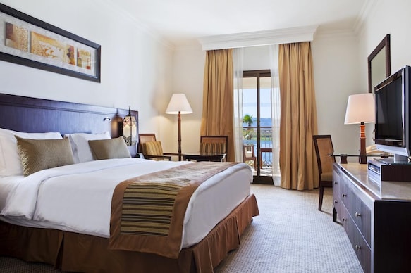 Hilton Luxor Resort & Spa