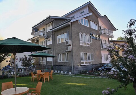 Rosery - The Luxary Stay