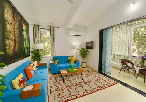 2BHK w/ Glass Balcony | Walk to Morjim beach by Savera Stays